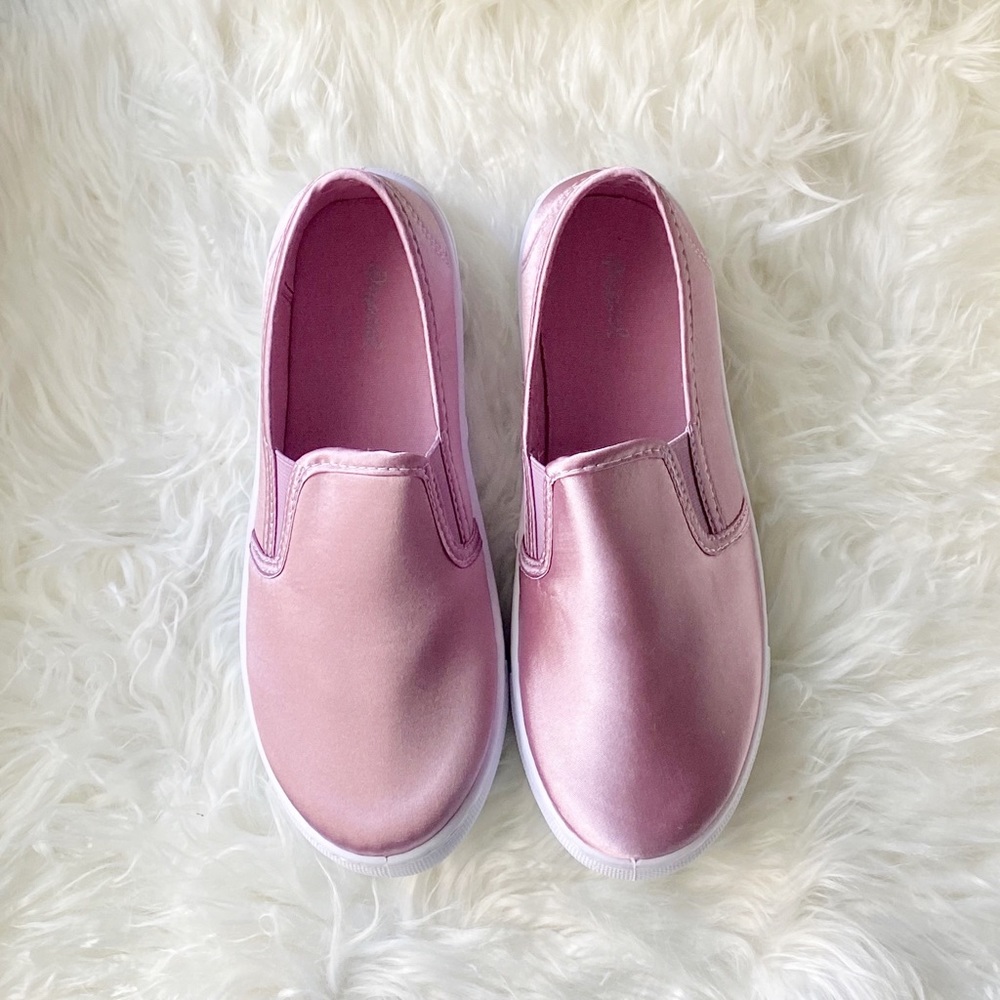 NIB Qupid satin Reba slip on sneaker